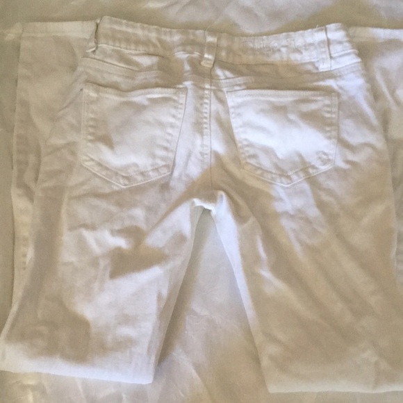 Distressed Jean - Picture 2 of 7